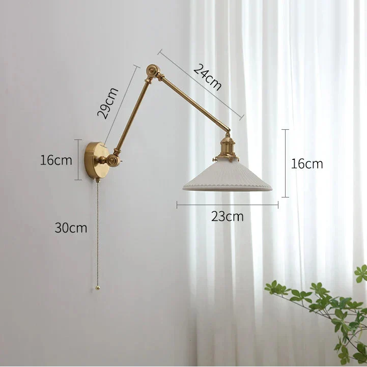 Applique murale vintage en laiton à bras orientable et abat-jour céramique