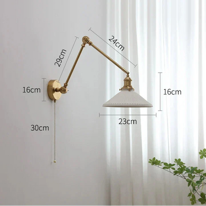 Applique murale vintage en laiton à bras orientable et abat-jour céramique