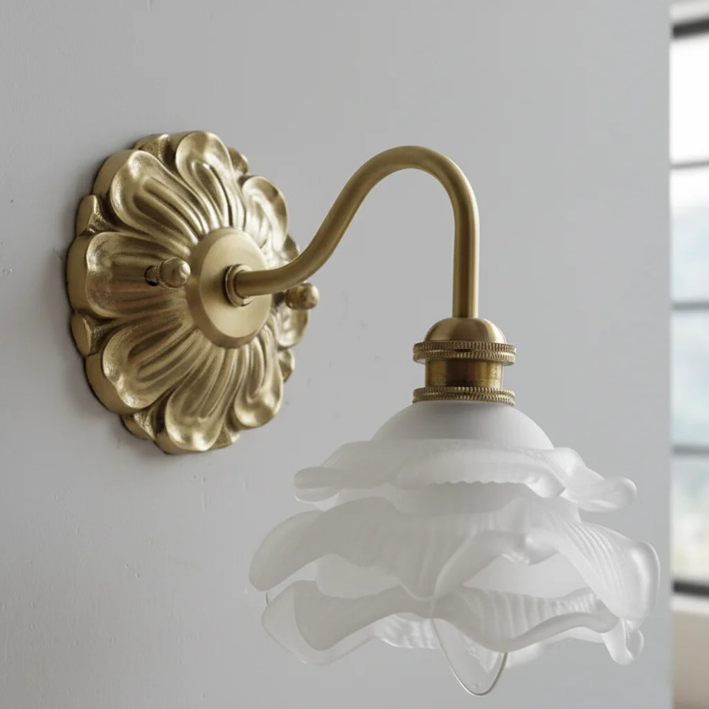 Applique Murale Fleur en Laiton et Verre Dépoli, Esprit Rétro