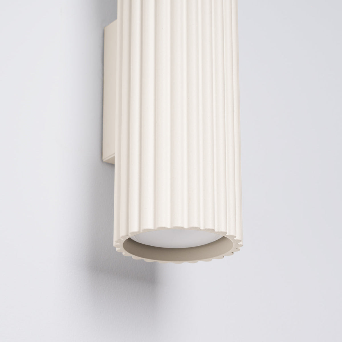 [EXP] Applique Murale Oslo 30 Cannelée Aluminium Blanc Cassé