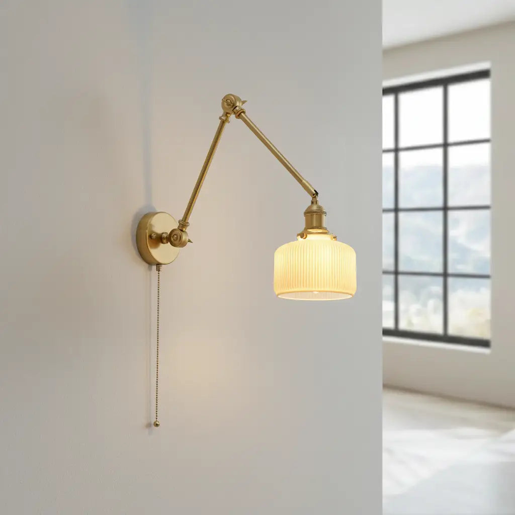 Applique Murale Vintage Orientable en Laiton avec Abat-jour en Céramique Rainurée